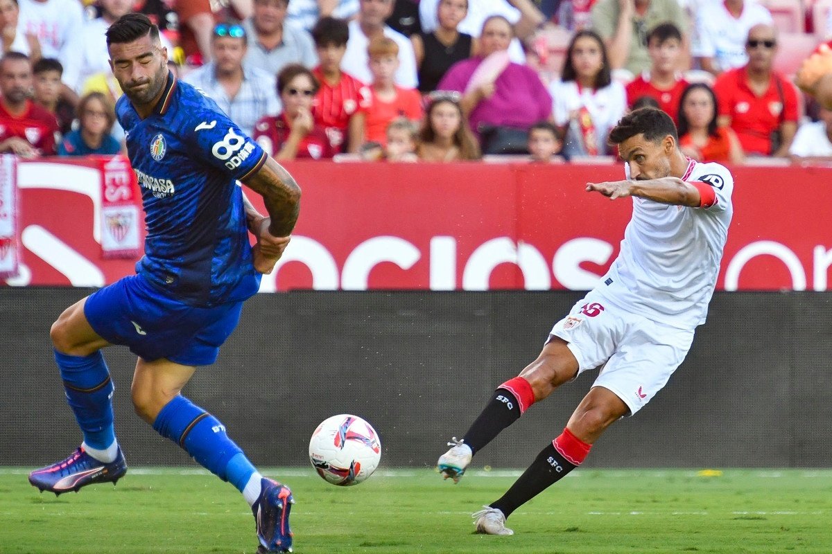 Jesús Navas calmó las aguas del Sevilla. EFE