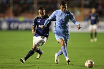 Bolívar sumó el 6 de 6 en el inicio de la Copa Libertadores tras vencer por 3-2 a Millonarios en un partido en el que ambos conjuntos acabaron con 10 jugadores.