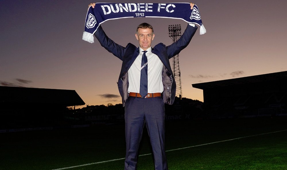 Jim McIntyre has signed a one-year rolling deal. Twitter/DundeeFC