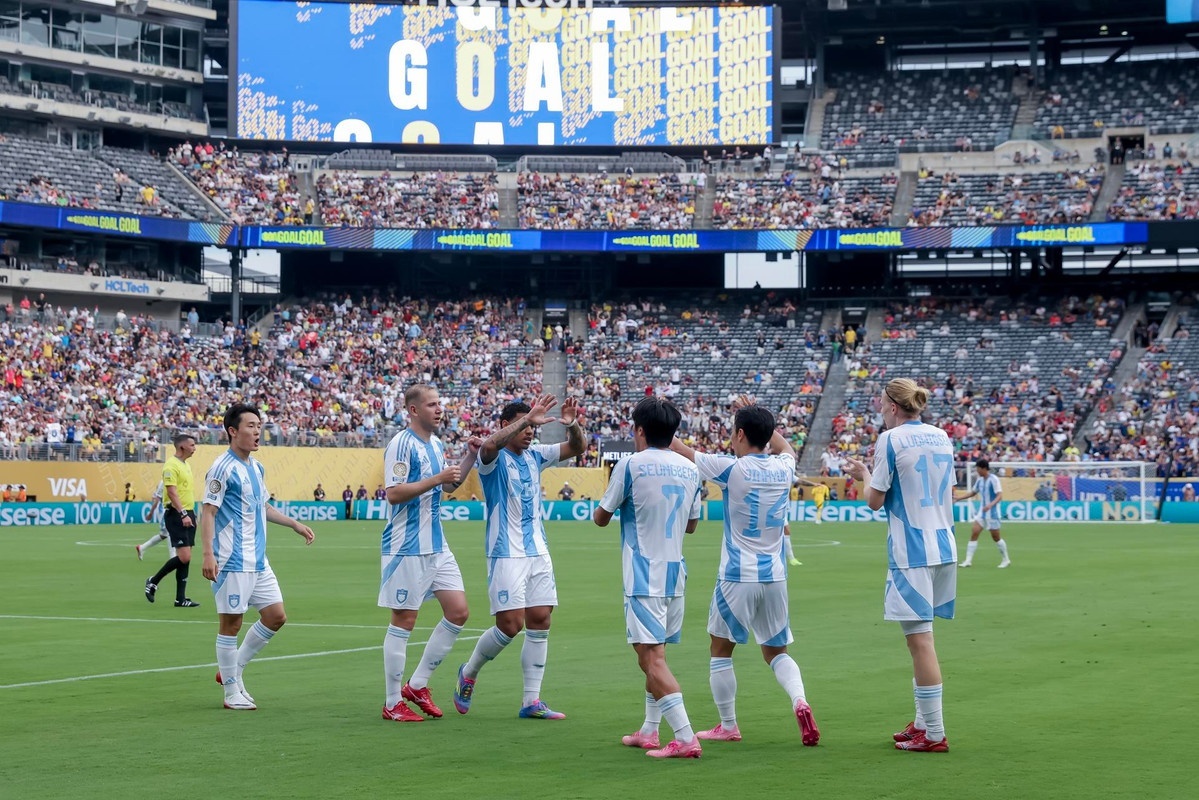 Los jugadores del Ulsan HD celebran un gol ante Fluminense