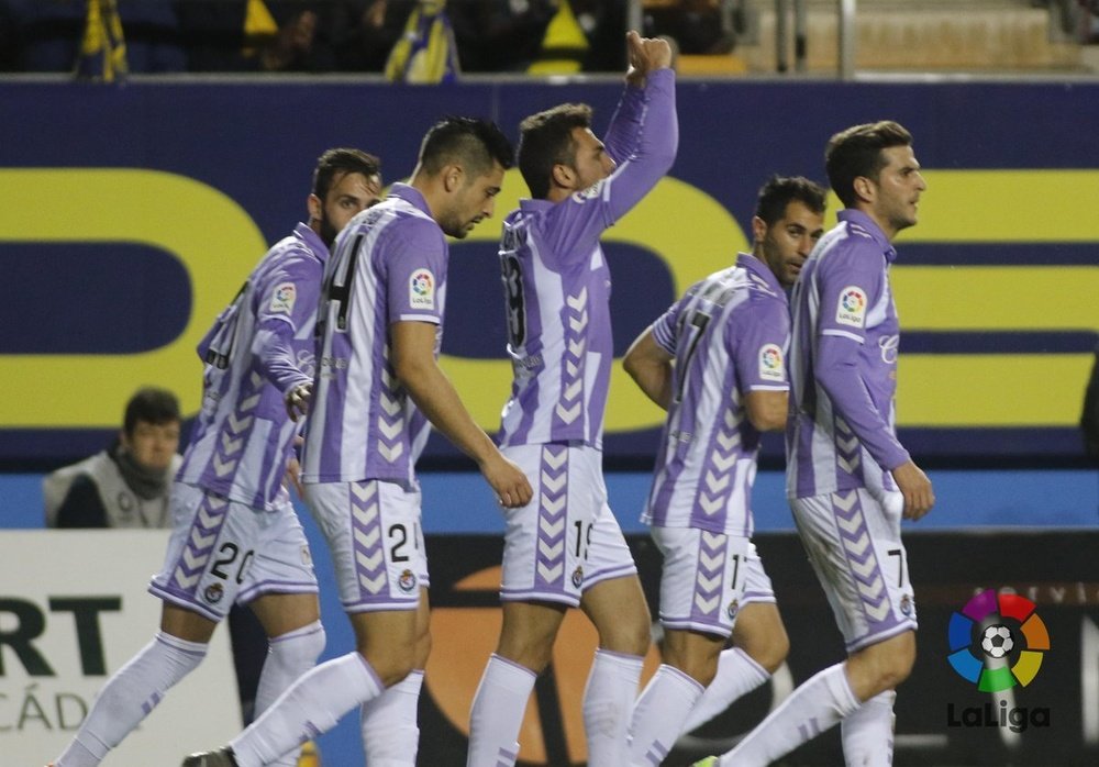 Joan Jordán celebra el gol del Valladolid ante el Cádiz. LaLiga