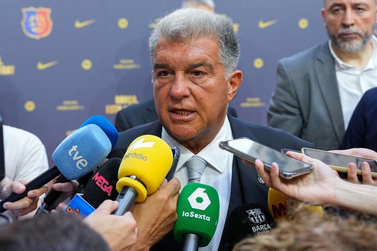 Joan Laporta salue la saison du PSG et rêve d’un choc face aux Parisiens. Pour le président du Barça, un affrontement direct déterminera "qui est meilleur "