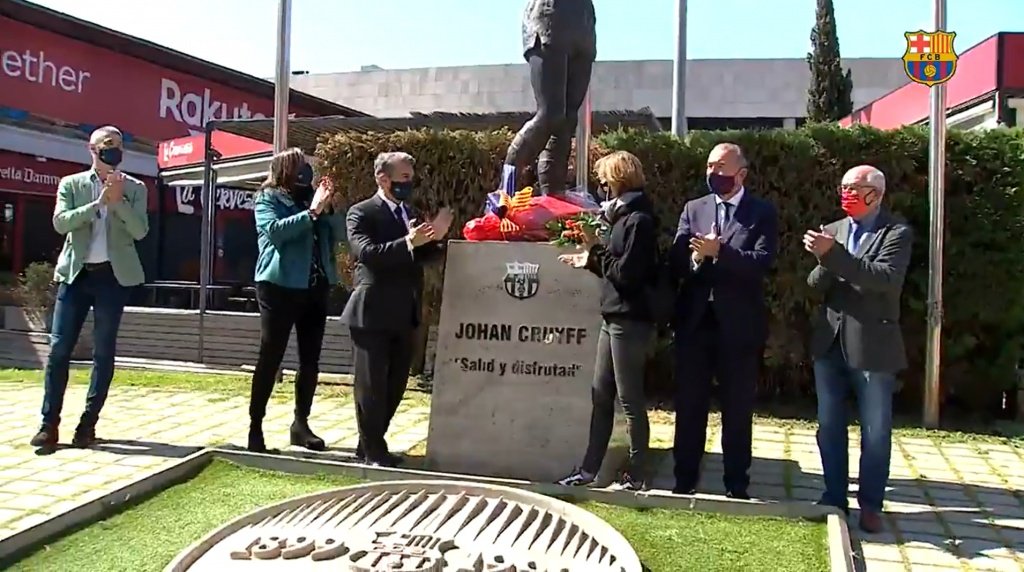 Laporta encabezó el homenaje a Cruyff. Captura/FCBarcelona