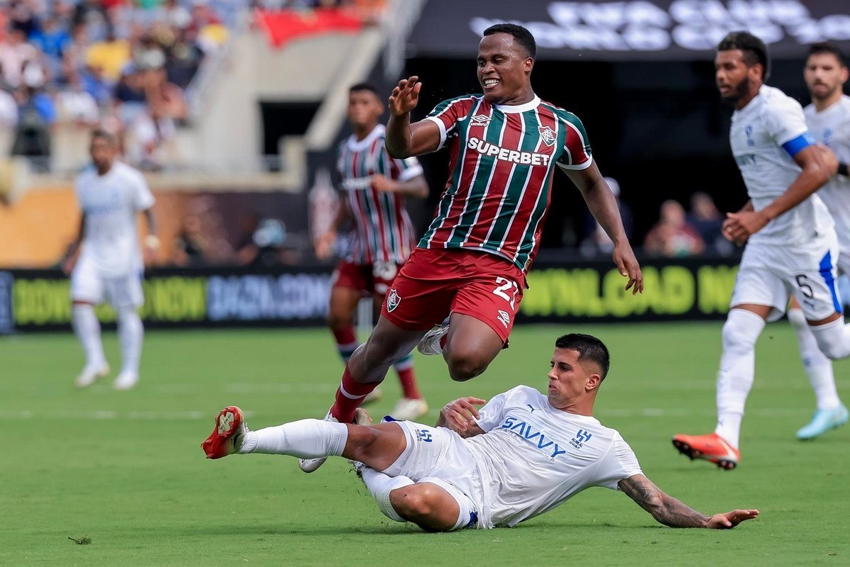 Jhon Arias set to join Wolves after €20m deal agreed with Fluminense
