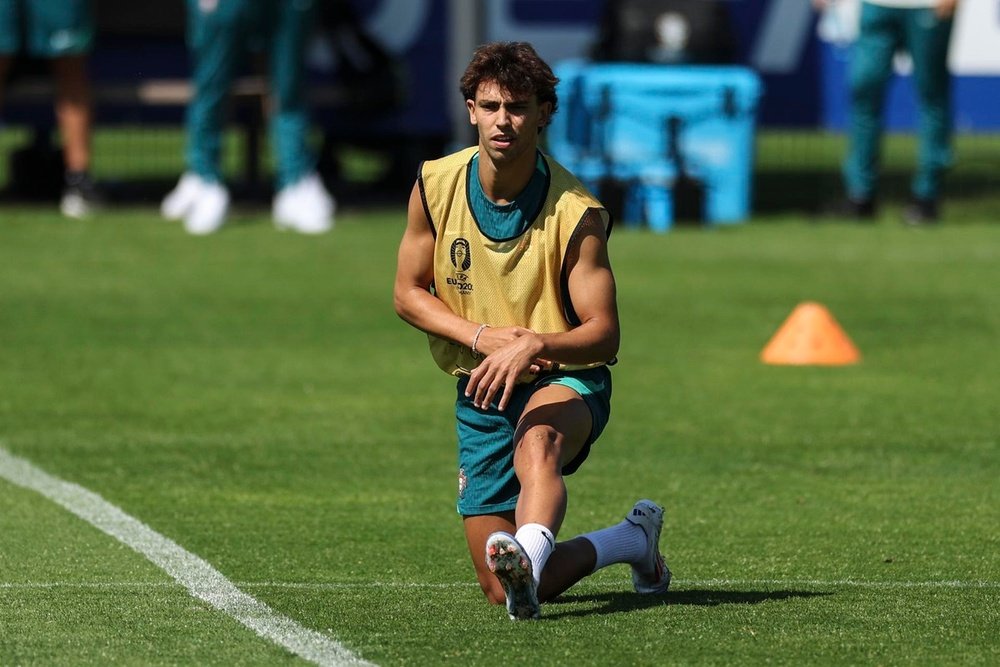 João Félix desmente desentendimento com Roberto Martínez. EFE