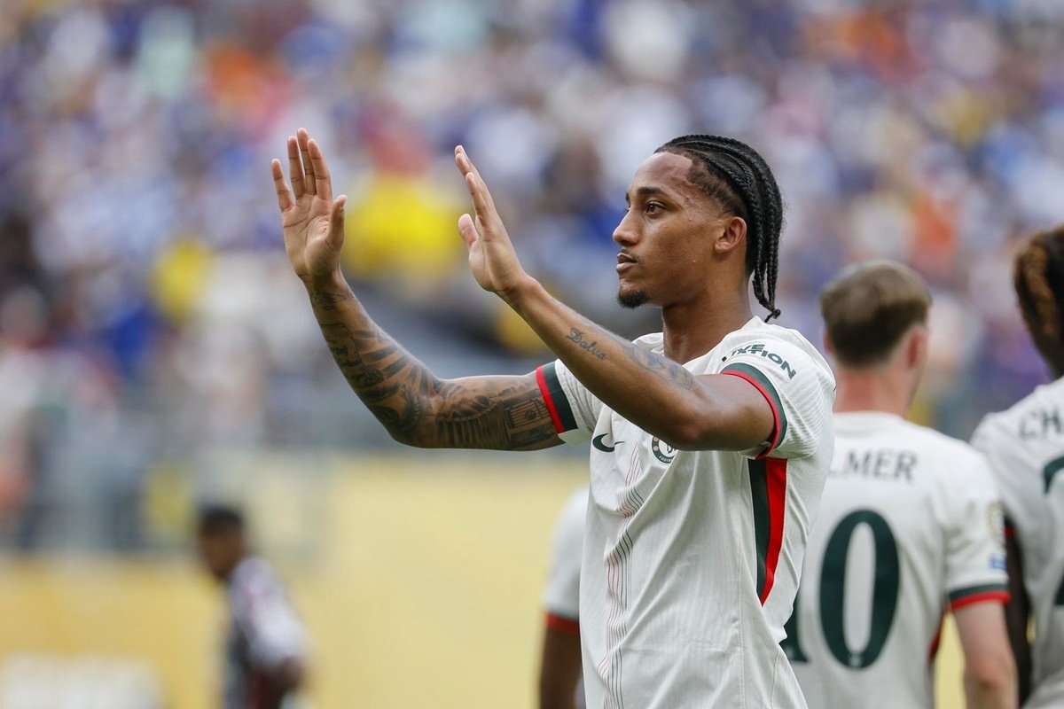Vitória com lágrimas: João Pedro brilha, mas despede em silêncio o clube que o formou