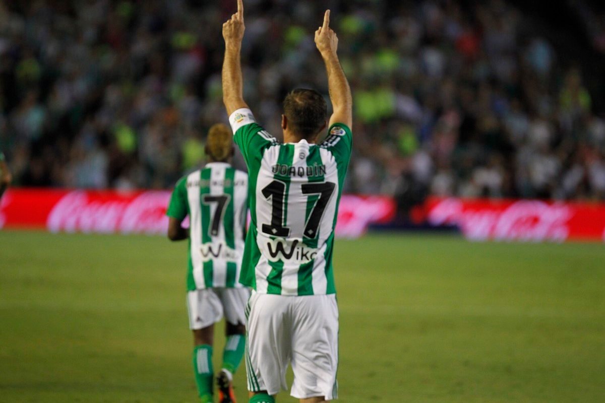 Joaquín demostró el buen humor que le caracteriza en la Gala de los Premios de LaLiga. RealBetis