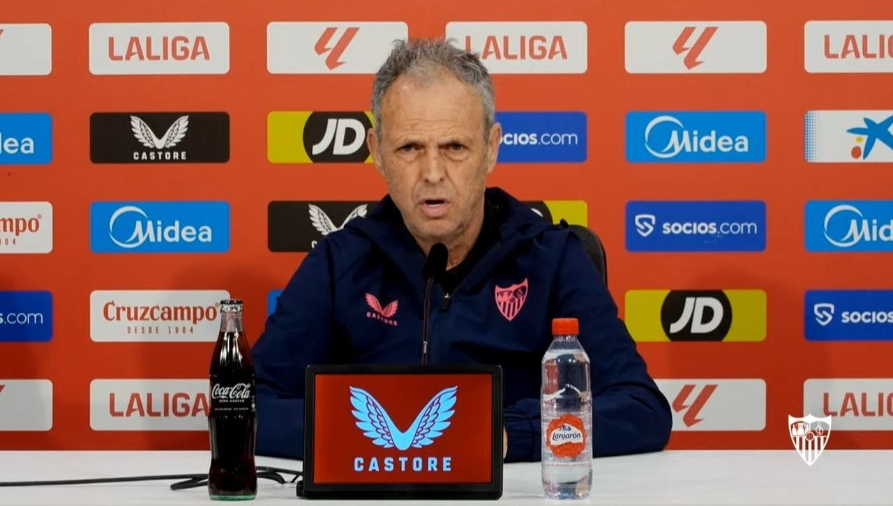 Caparrós habló de la alineación indebida y de los horarios. Captura/YouTube/SevillaFC
