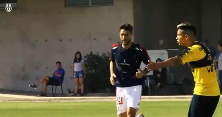 Larrivey se estrenó con gol con Universidad de Chile