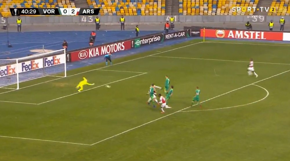 Willock scores for Arsenal. Captura/SportTV