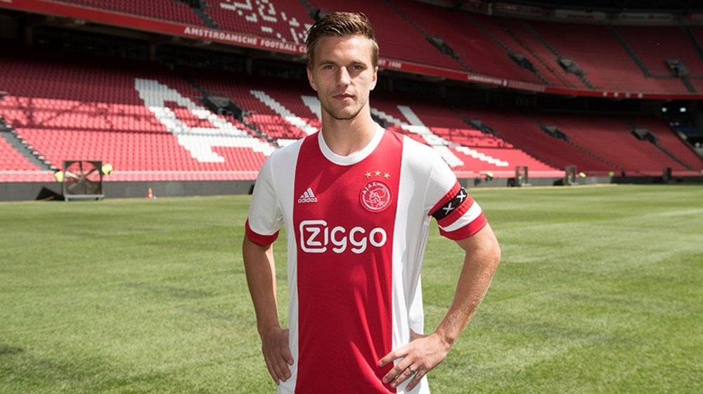 O internacional holandês prolongou a sua ligação ao Ajax. Twitter/Ajax