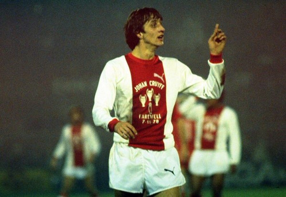 Ajax de Johan Cruyff é considerado um dos maiores times da história do futebol. Twitter