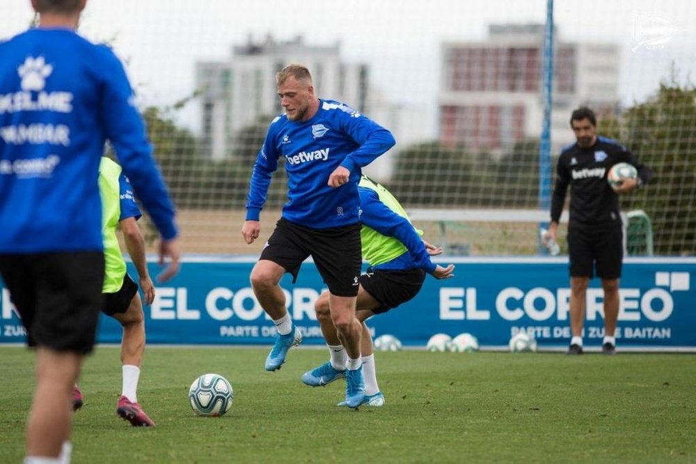 Guidetti looks set to join Hannover to try and stake Euro 2020 place. Alaves