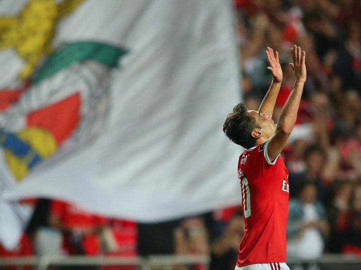 Jonas faz história em triunfo 'acidentado' do Benfica em Guimarães
