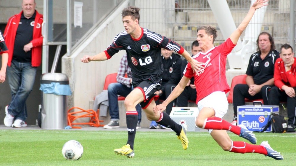 Jonas Meffert jugará cedido en el Friburgo en la temporada 2016-17. Bayer04