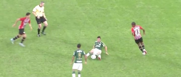 Tres jugadores argentinos del Palmeiras son asaltados dentro de un taxi