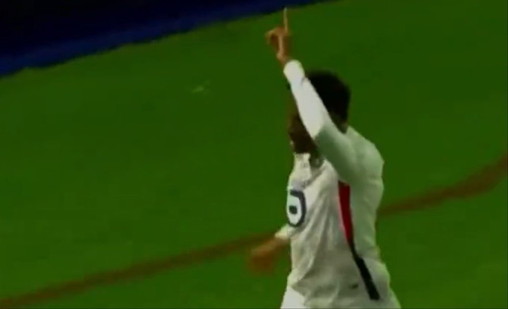 Jonathan David marcó tres goles. Captura/Ligue1