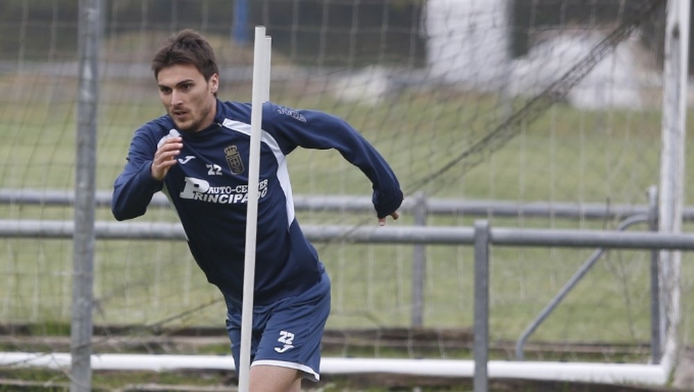 Jonathan Vila, durante un entrenamiento con el Real Oviedo la pasada campaña. RealOviedo