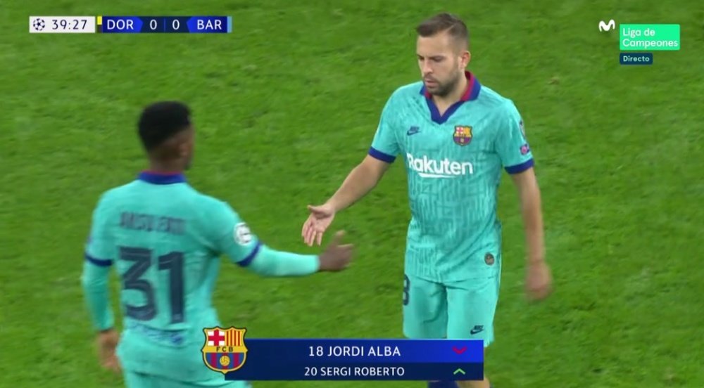 Alba sort sur blessure à la 39e minute contre Dortmund. Captura/MovistarLigadeCampeones