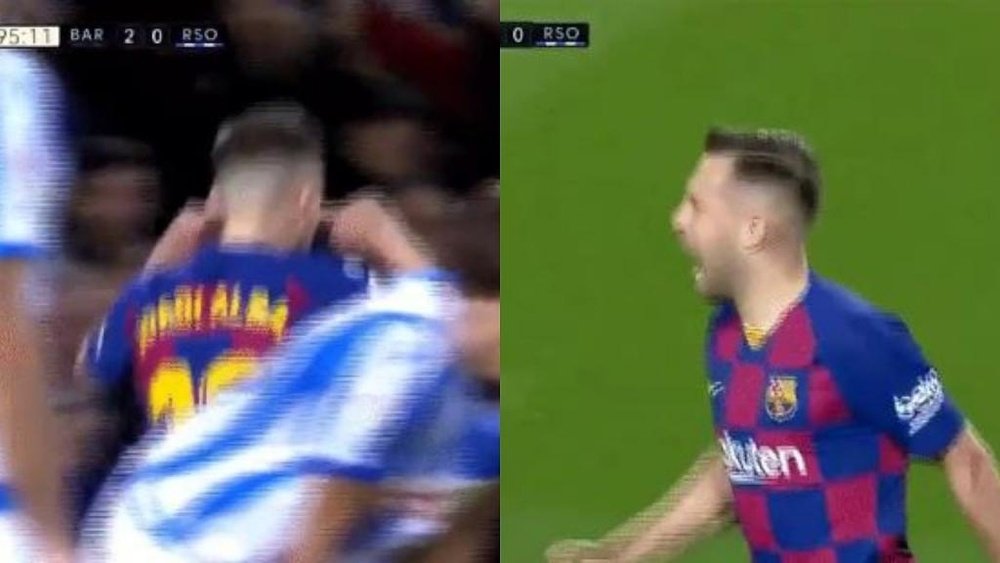 Jordi Alba se bouche les oreilles. Captures/Movistar