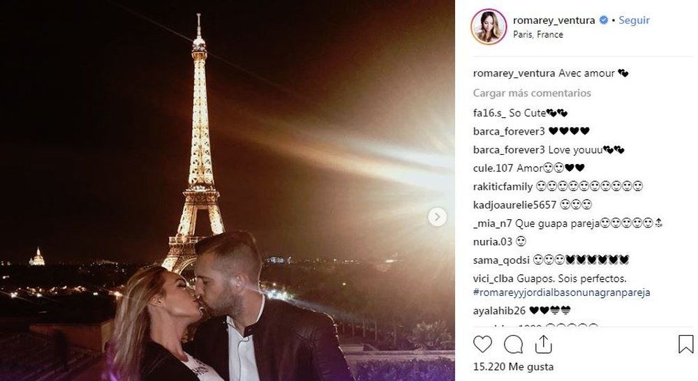 Jordi Alba viajó a París con su pareja y varios amigos. Instagram/romarey_ventura