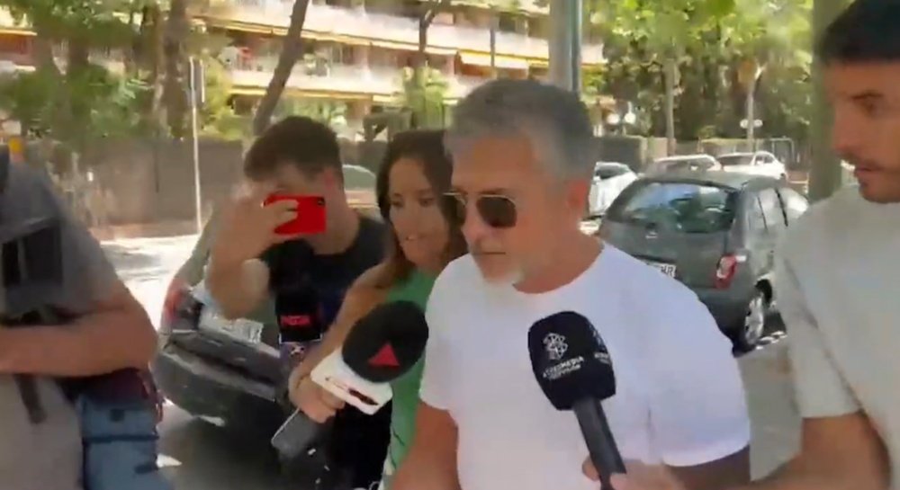 Jorge Messi while leaving Laporta's house: "I would love Leo to return to Barca, it's an option"