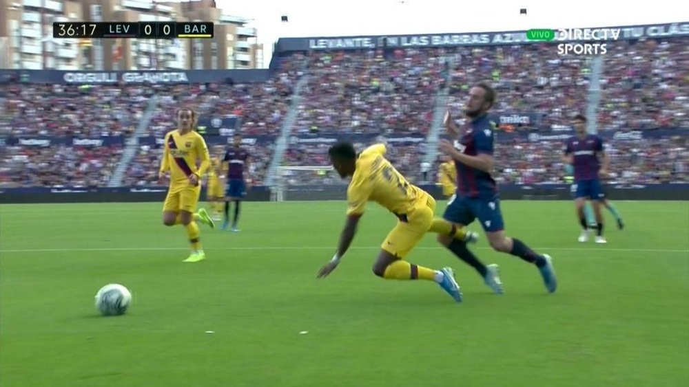 Miramon fouled Semedo inside the box and Messi scored from the spot. Captura/DIRECTVSPORTS