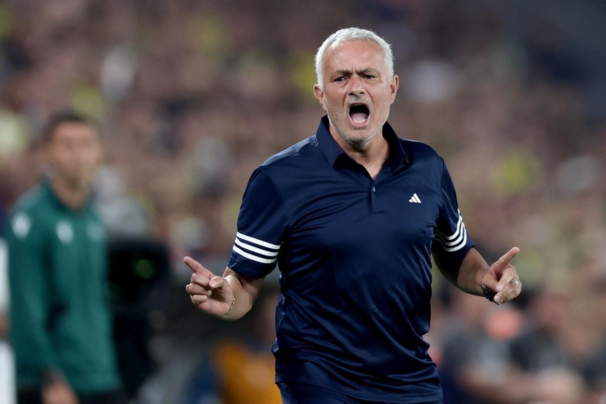 Mourinho : "Il n'y a rien à critiquer, j'ai joué à Barcelone avec 10 défenseurs"