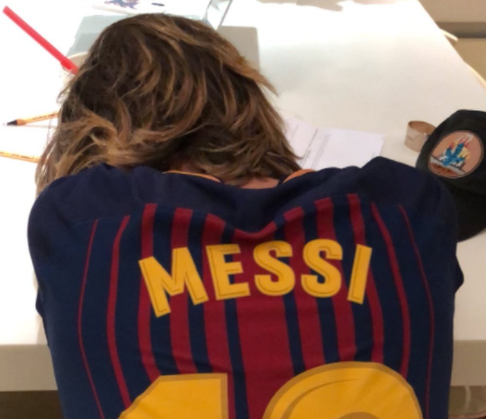 El hijo de Mou volvió a mostrar su admiración por Messi. Twitter