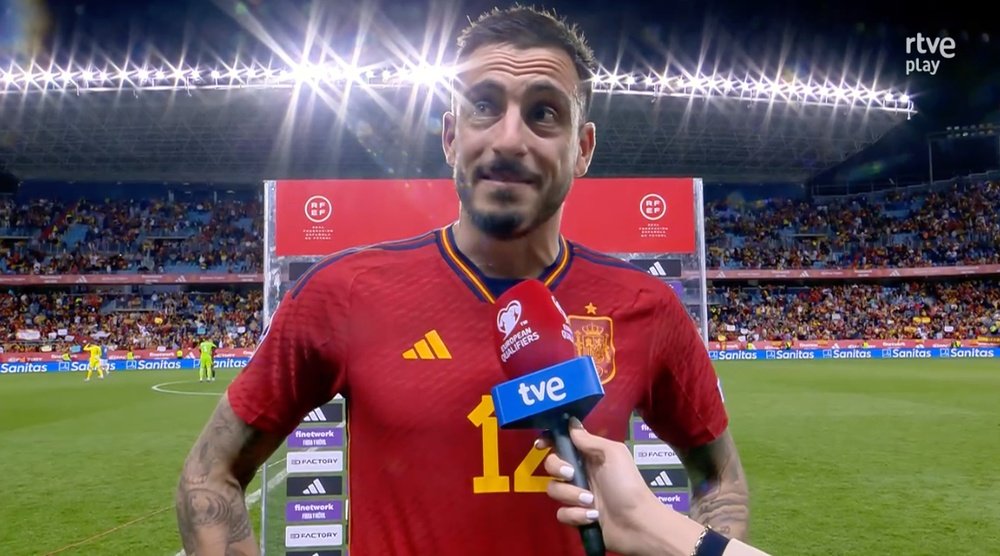 Joselu se acordó de sus seres queridos tras debutar con doblete con España. Captura/RTVE1
