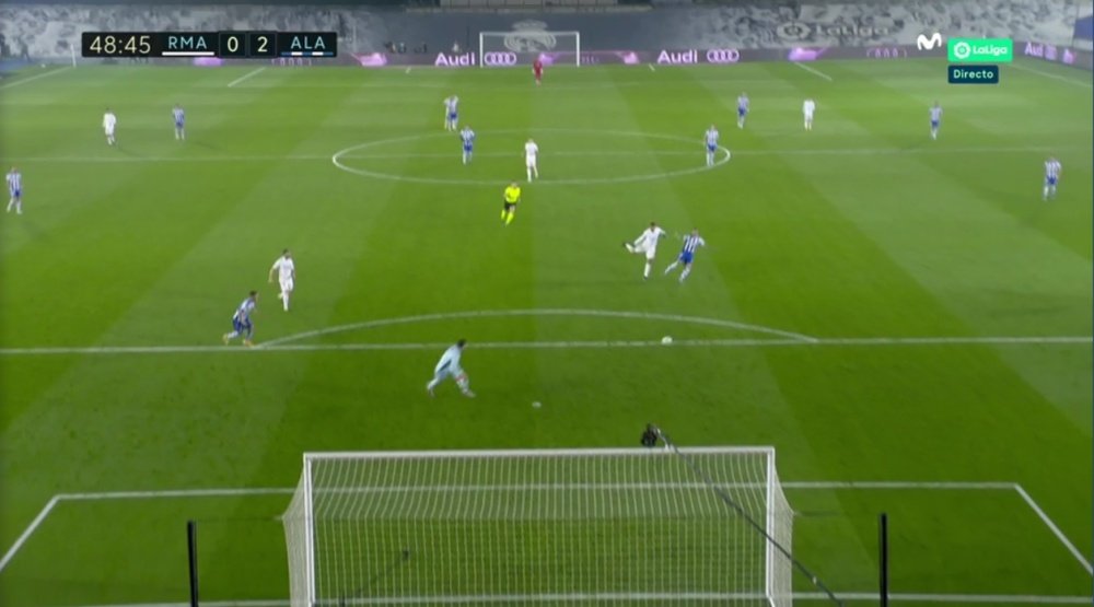 Joselu doubled Alaves' lead after a howler by Courtois. Screenshot/MovistarLaLiga