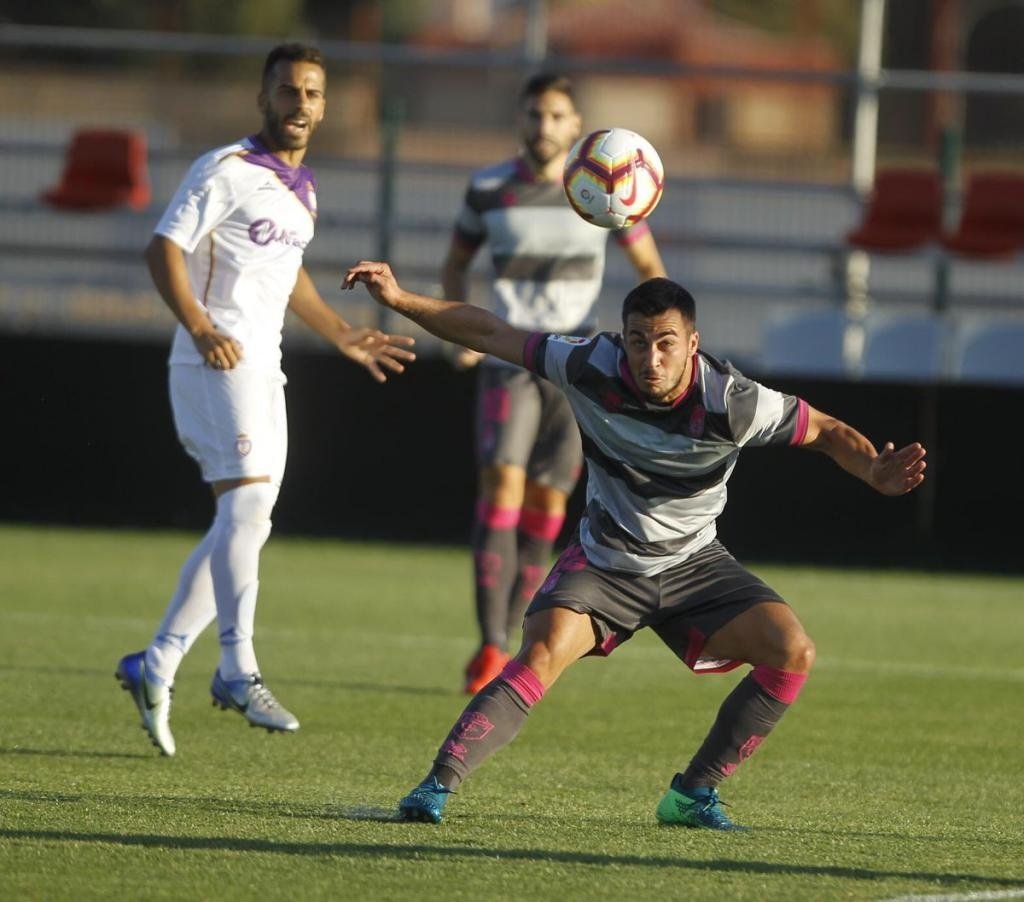 El Granada vence al Jaén por 2-0 a puerta cerrada