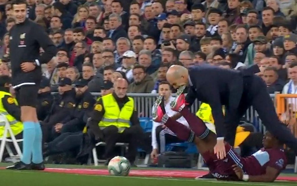 Aidoo golpeó a Zidane sin querer. Captura/Movistar