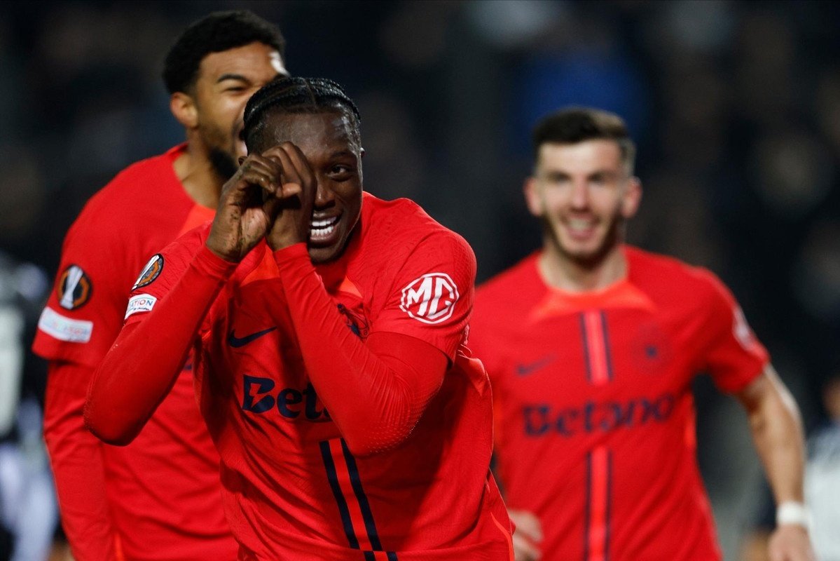 El FCSB rumano dio la sorpresa ante el PAOK de Razvan Lucescu (1-2) y se lleva una importante victoria a casa para defender una renta que le permita acceder a los octavos de final de la Europa League.