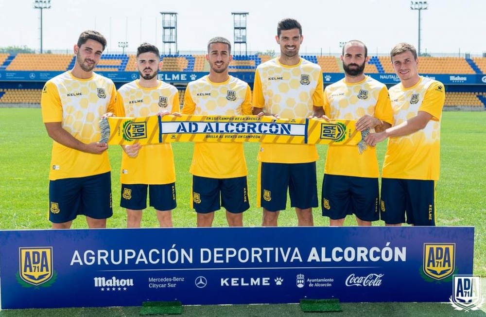 El Alcorcón presentó a sus seis fichajes. Alcorcón