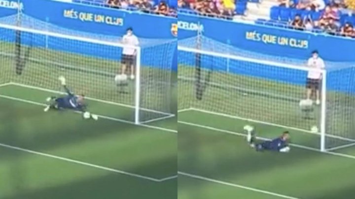 Piqué abrió la lata de penalti tras una carambola de Juan Carlos