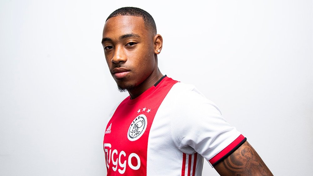 Juan Castillo vuelve al Ajax como cedido. AjaxFC