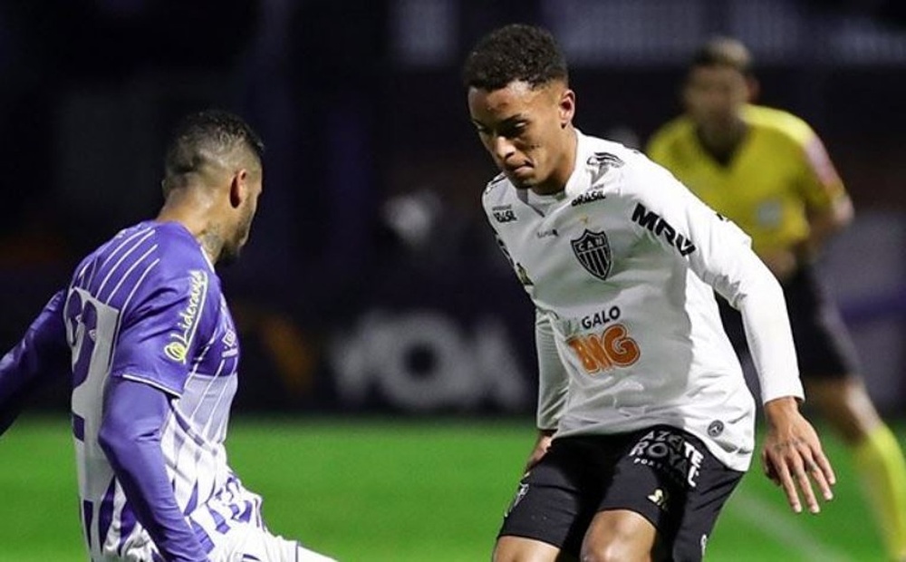 Avaí cierra la jornada dejando de ser colista. AtlMineiro