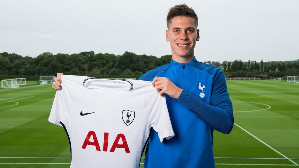 Spurs have completed a deal for Foyth. Twitter/SpursOfficial