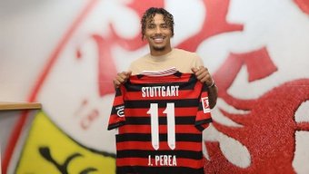 El Stuttgart ha anunciado el fichaje de Juan José Perea, extremo derecho colombiano que llega al club alemán procedente del PAS Giannina, de la Primera División Griega. El jugador de 22 años ha firmado hasta el verano de 2026.