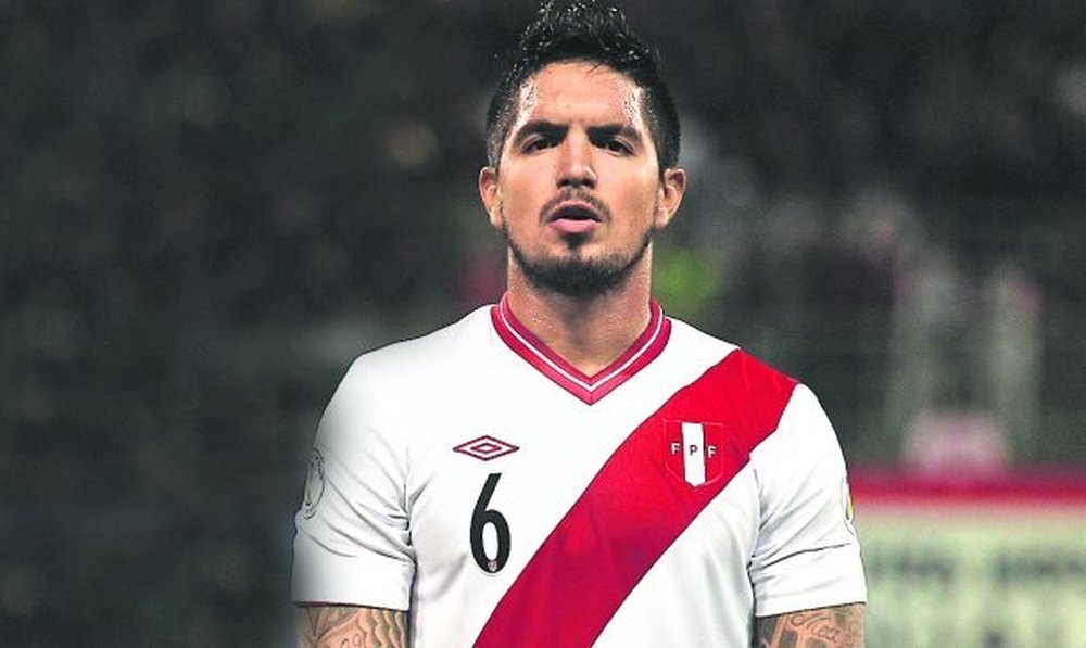 El defensa peruano podría dejar la selección por motivos extradeportivos. EFE