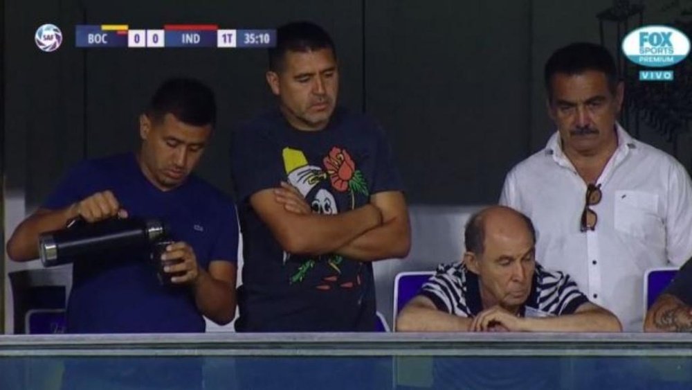 Riquelme y Bochini disfrutaron del duelo juntos en el palco. Captura/FOXSportsARG