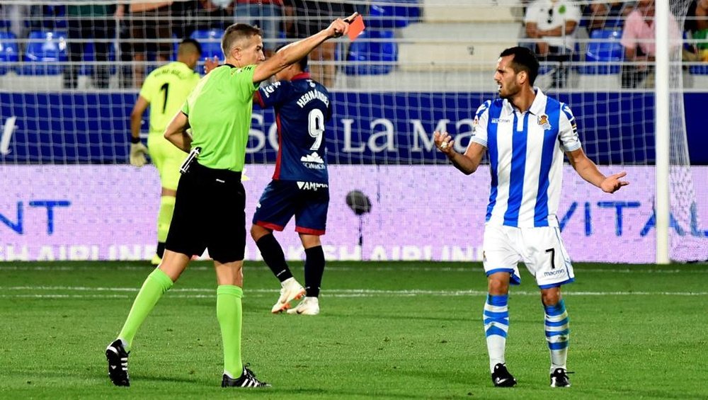 Juanmi saw red against Huesca. EFE