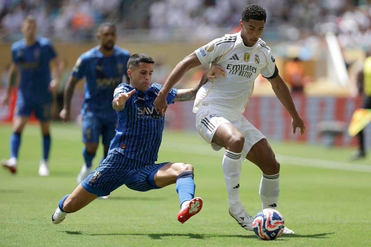 Cancelo fue titular en el empate del Al Hilal. EFE