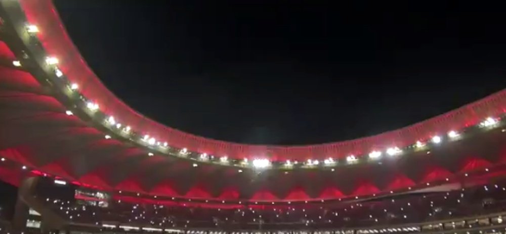 El Wanda Metropolitano se llenó de luces para recibir a los de Simeone. Twitter