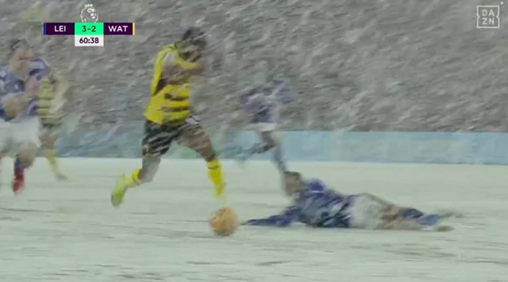 La nieve, gran condicionante de la jornada. Captura/DAZN
