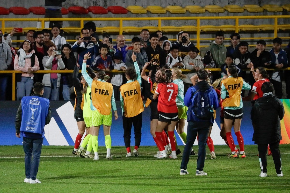 Con los acceso de Países Bajos, Argentina y Japón, los octavos de final del Mundial Sub 20 femenino que se celebra en Colombia ya están completos. Brasil se verá las caras con Camerún, España retará a Canadá, las anfitrionas se medirán a Corea del Sur, habrá una suerte de derbi norteamericano entre México y Estados Unidos, Alemania se cruzará con la 'Albiceleste', Corea del Norte chocará con Austria, Francia desafiará a las neerlandesas y las niponas coincidirán con Nigeria.