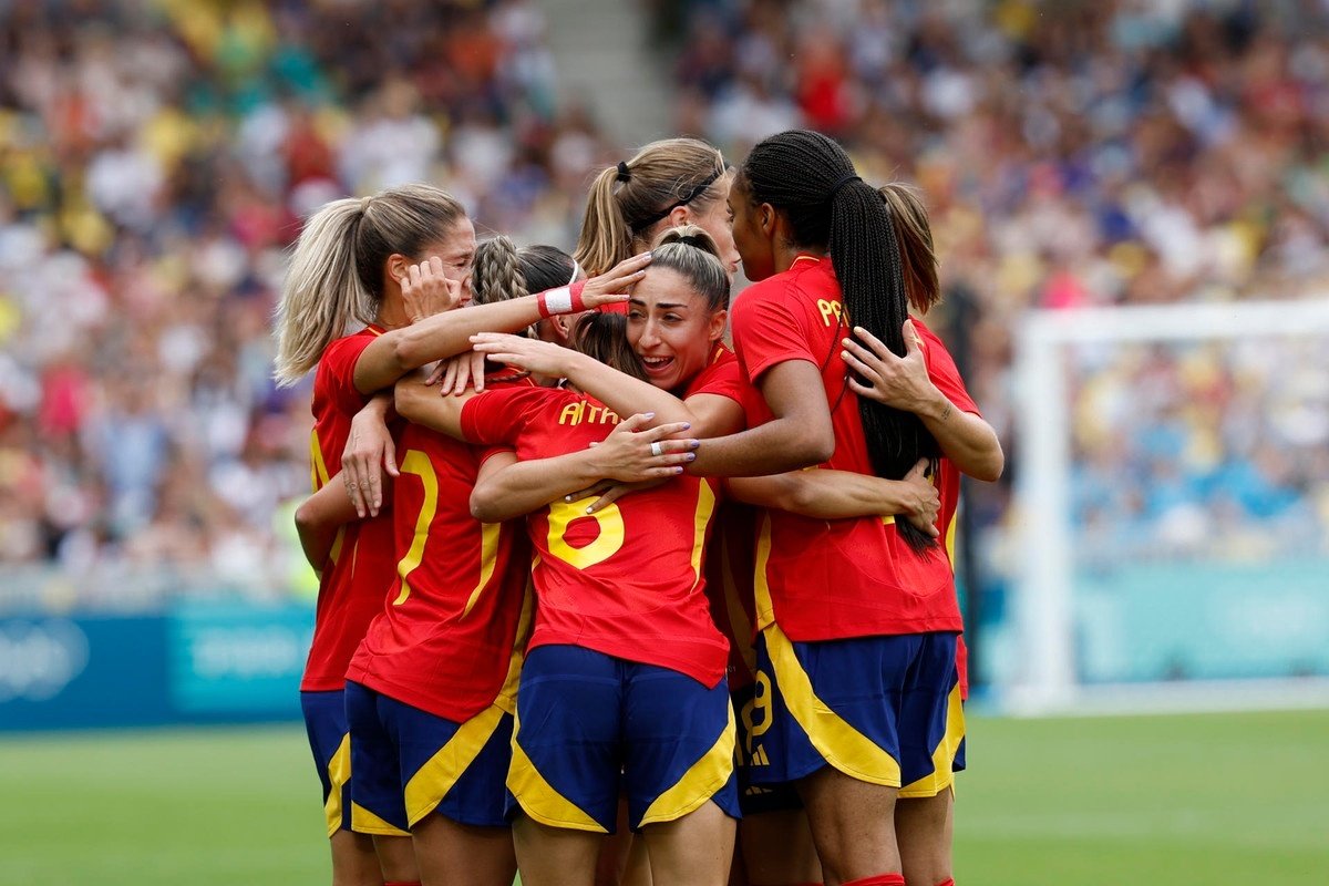 La Selección Española se estrenó en unos Juegos Olímpicos con una muy trabajada victoria ante Japón. El triunfo acerca mucho la presencia de 'la Roja' hacia cuartos de final.