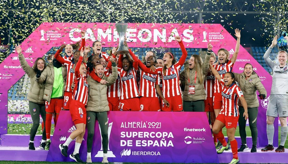 Virginia levantó la Supercopa. AtléticoDeMadrid