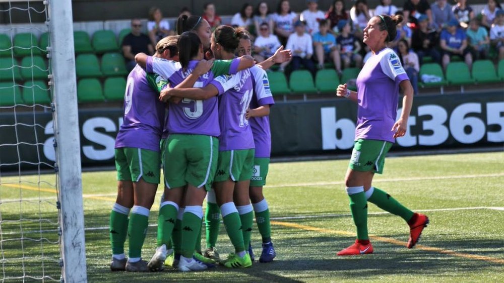 El Betis estrenará el morado en su segunda equipación nueva. Twitter/RealBetisFem